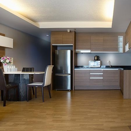 The Capital Resort @ Sukhumvit 50 Bangkok Dış mekan fotoğraf A modern kitchen