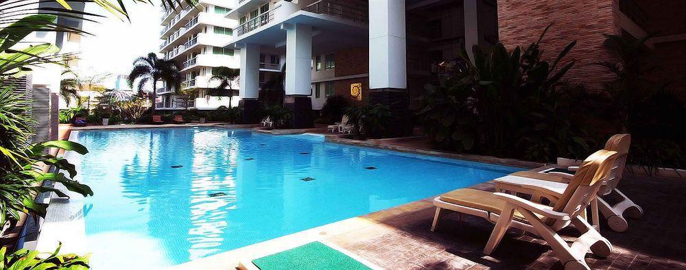 The Capital Resort @ Sukhumvit 50 Bangkok Dış mekan fotoğraf Swimming pool