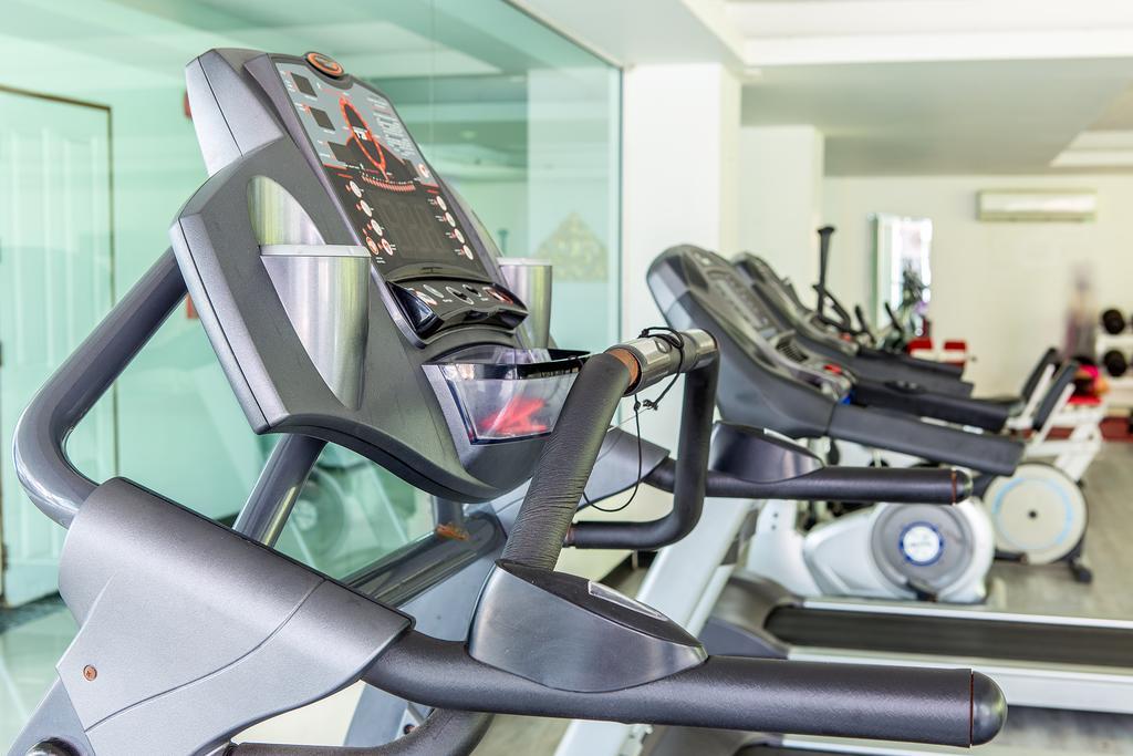 The Capital Resort @ Sukhumvit 50 Bangkok Dış mekan fotoğraf Treadmills in a gym