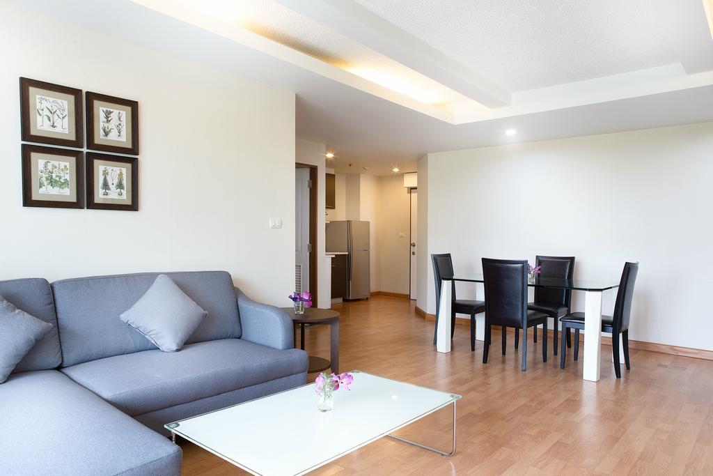 The Capital Resort @ Sukhumvit 50 Bangkok Dış mekan fotoğraf A living room in a serviced apartment in Bangkok, Thailand