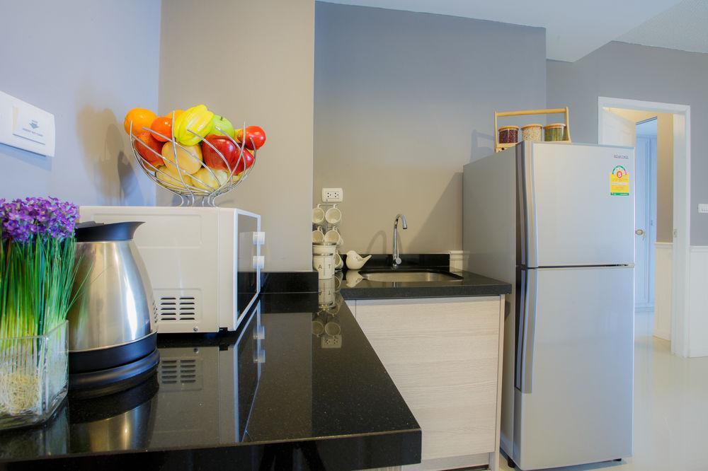 The Capital Resort @ Sukhumvit 50 Bangkok Dış mekan fotoğraf A modern kitchen